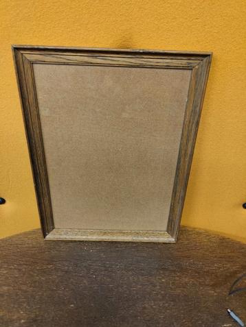 Twee vintage eikenhouten fotolijsten beschikbaar voor biedingen