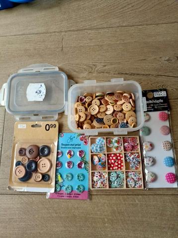 Hobby knopen voor scrappen of naaien, hout, bloemen, stof beschikbaar voor biedingen