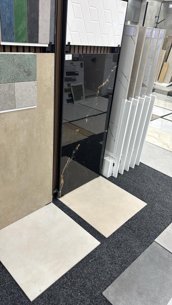 60x120 tegels black gold nu in uitverkoop., Doe-het-zelf en Verbouw, Tegels, Nieuw, Vloertegels, Keramiek, 60 cm of meer, 60 cm of meer