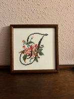 Framed Vintage Embroidered J In Japanese Style, Minder dan 50 cm, Ophalen of Verzenden, Zo goed als nieuw, Minder dan 50 cm
