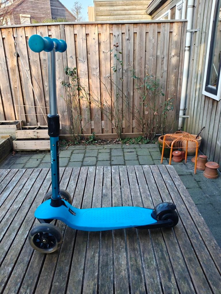 Blauwe step met lichtjes - 2 tot 4 jaar, Ophalen of Verzenden, Gebruikt, Overige typen