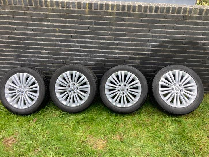 Zeer nette winterset (17”) voor Opel Astra - serie J en K, Auto-onderdelen, Banden en Velgen, Banden en Velgen, Winterbanden, 17 inch