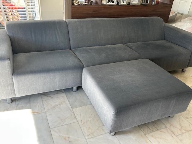 Prachtige grijs-blauwe linnen bank te koop, Huis en Inrichting, Banken | Bankstellen, Gebruikt, Rechte bank, Vierpersoons of meer