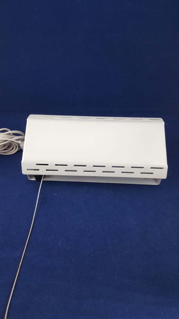 Vintage wandlampje rechthoek, metaal, wit. Wandlamp. 5B8, Huis en Inrichting, Lampen | Wandlampen, Gebruikt, Metaal, Ophalen of Verzenden