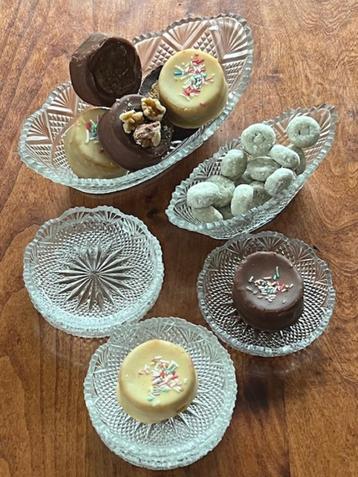 PETIT FOURBORDJES/ONDERZETTERS EN 2 SCHUITJES DIAMANT/WAAIER beschikbaar voor biedingen