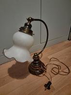 Antieke Tafellamp met Melkwit Kap, Gebruikt, Glas, Minder dan 50 cm, Antiek
