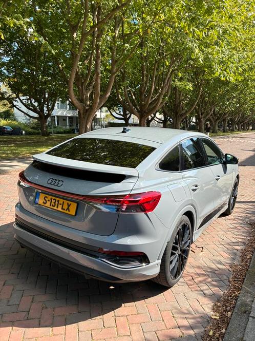 Audi Q4 e-tron 40 77kWh 204pk 2023 kieselgrijs, Auto's, Audi, Particulier, Q4 e-tron, Achteruitrijcamera, Adaptive Cruise Control