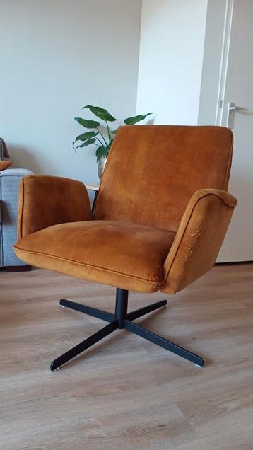 Draaibare fauteuil model Vivian beschikbaar voor biedingen
