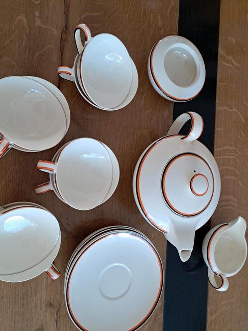 Petrus Regout Theeservies Wit met Oranje Accent vorm regina, Antiek en Kunst, Antiek | Servies compleet, Ophalen