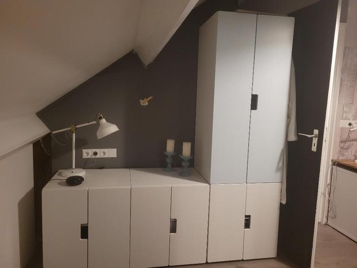 Kinderkamer STUVA - opbergcombinatie (nu: SMASTAD)/bureau, Kinderen en Baby's, Kinderkamer | Complete kinderkamers, Zo goed als nieuw