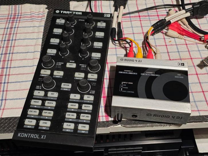 Native Instruments Audio 4 DJ Interface/ extra's erbij, Muziek en Instrumenten, Dj-sets en Draaitafels, Gebruikt, Overige merken