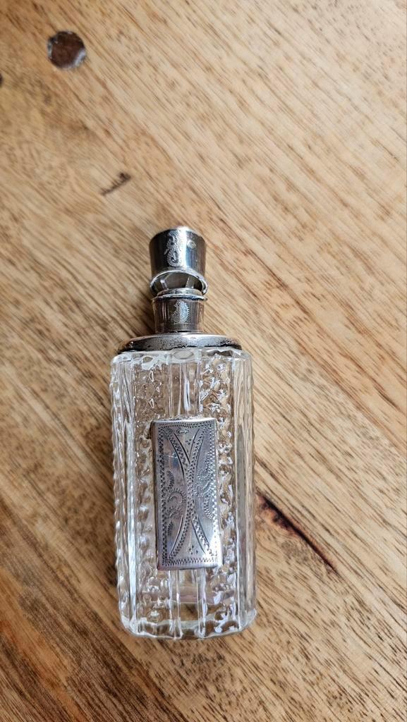Antiek Parfumflesje met Zilveren Dop, Antiek en Kunst, Antiek | Glas en Kristal, Ophalen of Verzenden