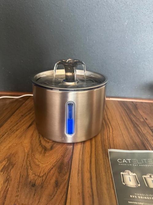 Mooie en handige drinkfontein vanCatElite!, Dieren en Toebehoren, Hondenvoerbakken en Drinkbakken, Zo goed als nieuw, Ophalen