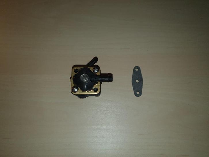 Johnson Evinrude brandstofpomp 4 5 6 7.5 8 9.9 15 18 20 pk, Watersport en Boten, Accessoires en Onderhoud, Nieuw, Motor en Techniek