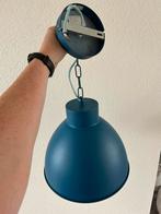 Blauwe industriële hanglamp, Huis en Inrichting, Lampen | Plafondlampen, Zo goed als nieuw, Ophalen