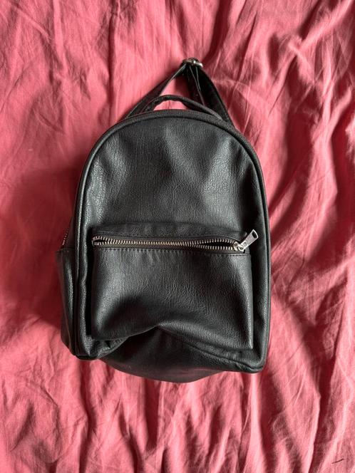 Zwarte rugzak klein, Sieraden, Tassen en Uiterlijk, Tassen | Rugtassen, Zo goed als nieuw, 25 tot 40 cm, Ophalen of Verzenden