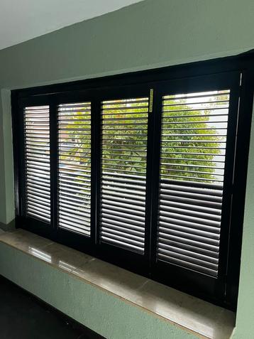 Goede kwaliteit houten shutters beschikbaar voor biedingen