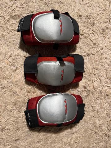 Drie TK elleboogbeschemers / armbeschermers hockey Keeper beschikbaar voor biedingen