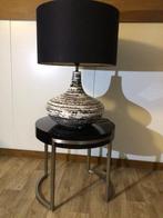 Tafeltje of bijzettafeltje rond zwart., Ophalen