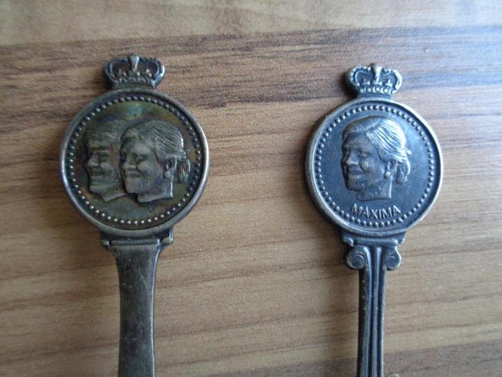 lepeltjes WILLEM ALEXANDER EN MAXIMA, Verzamelen, Koninklijk Huis en Royalty, Nieuw, Speld(je) of Lepel(tje), Ophalen