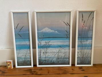 Eighties kunst drieluik vergezicht blauw wit besneeuwde berg beschikbaar voor biedingen