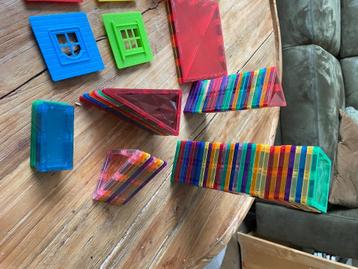 Magneetblokken beschikbaar voor biedingen