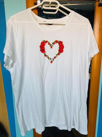 mooi wit shirt met rood hart Janina 42 niet gedragen beschikbaar voor biedingen