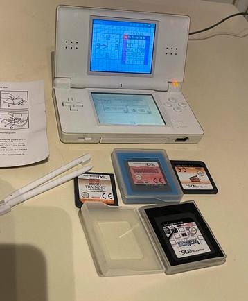Nintendo DS Lite + 4 Spellen beschikbaar voor biedingen