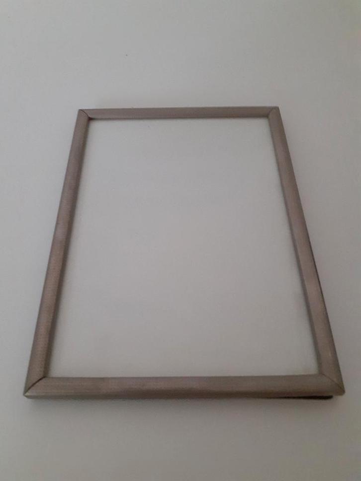 Fotolijst* 13x18, lijst zilverkleurig metaal/reliëf stipjes, Audio, Tv en Foto, Fotografie | Fotolijsten, Gebruikt, Ophalen of Verzenden