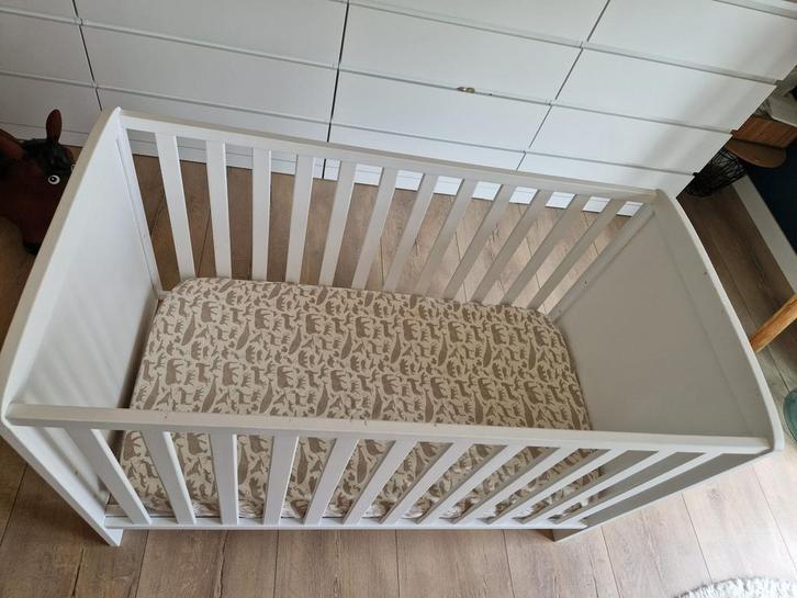 Ledikant met aerosleepmatras/4x overtrek/2x matrasbeschermer, Kinderen en Baby's, Kinderkamer | Bedden, Zo goed als nieuw, Minder dan 140 cm
