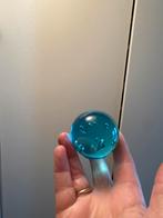 Blauwe glazen bol met decoratie, Huis en Inrichting, Woonaccessoires | Overige, Ophalen of Verzenden, Zo goed als nieuw