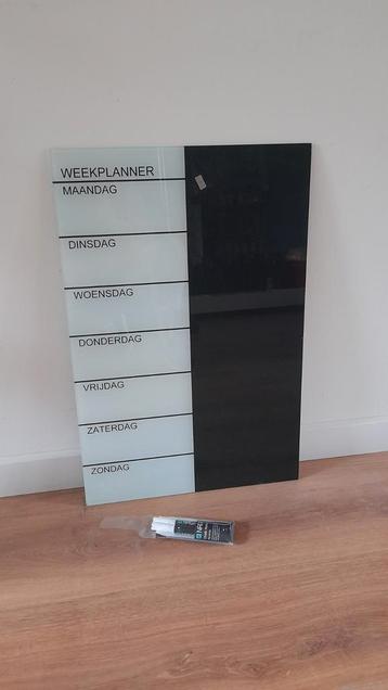 Naga design glazen weekplanner beschikbaar voor biedingen