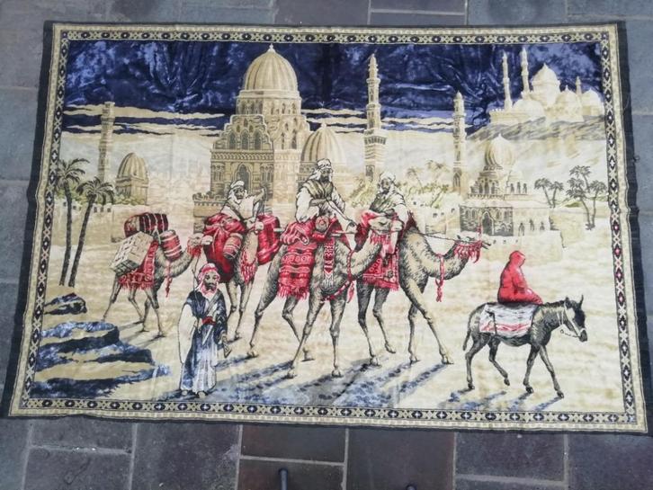 Handgemaakt (wand)tapijt met afbeelding van een karavaan, Antiek en Kunst, Antiek | Kleden en Textiel, Ophalen of Verzenden