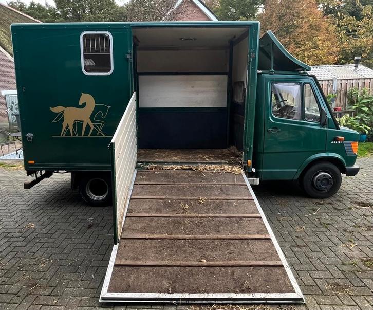 B rijbewijs Mercedes 410D XL paardenvrachtwagen, Dieren en Toebehoren, Paarden en Pony's | Trailers en Aanhangwagens, Zo goed als nieuw