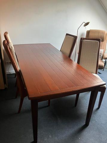 Mooie set: eettafel + stoelen en salontafel beschikbaar voor biedingen