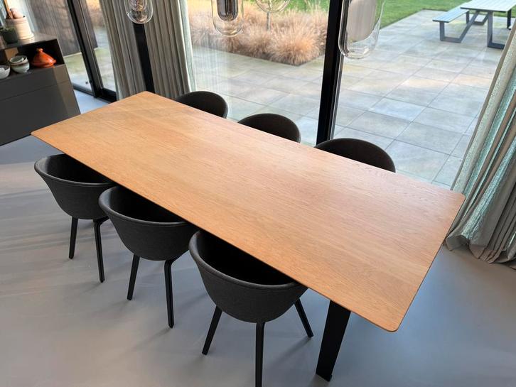 Massief eiken eettafel 260 x 90 elegante stalen poten, Huis en Inrichting, Tafels | Eettafels, Zo goed als nieuw, 50 tot 100 cm