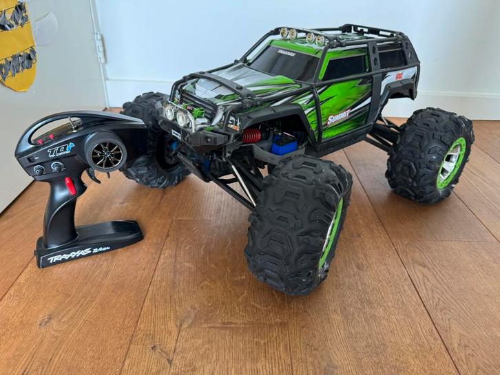 Dikke Traxxas Summit 1:8 4x4 crawler compleet met accu’s, Hobby en Vrije tijd, Modelbouw | Radiografisch | Auto's, Gebruikt, Auto offroad