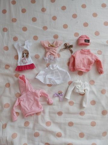 Poppenkleertjes  beschikbaar voor biedingen