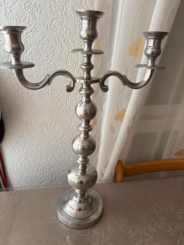 Zilverkleurige Kandelaar voor 3 Kaarsen beschikbaar voor biedingen