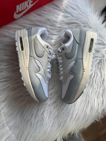 Nieuwe Nike Air Max 1 soft grey maat eu 38 airmax one 90 87 beschikbaar voor biedingen