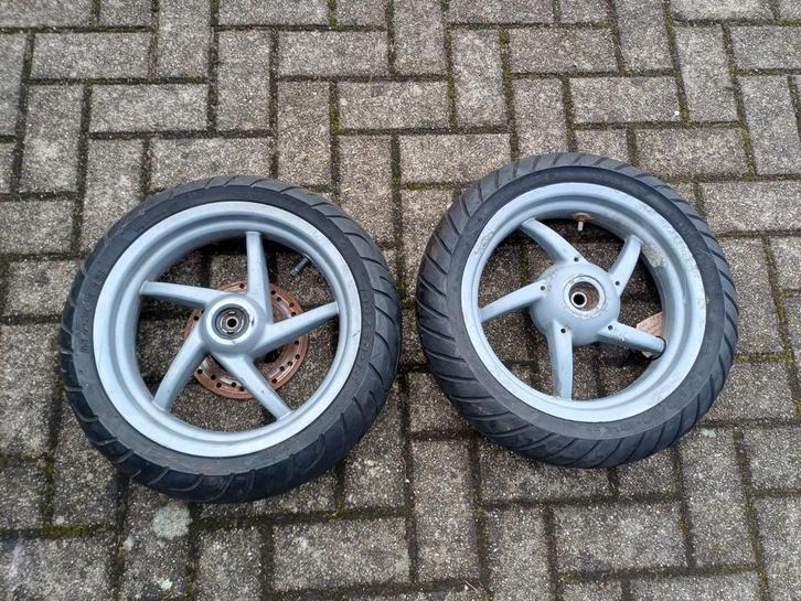 Oud type aprilia sr50 minarelli horizontaal wielen set, Fietsen en Brommers, Brommeronderdelen | Scooters, Gebruikt, Aprilia, Overige typen