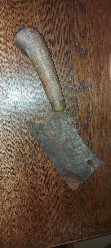 Oude hakbijl. Vleeshakbijl. beschikbaar voor biedingen