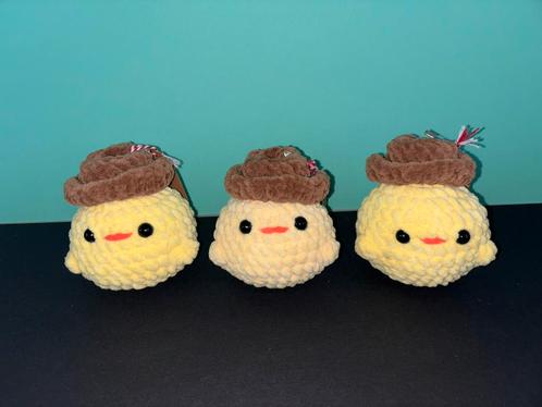 Gehaakt kuiken met cowboyhoed, Kinderen en Baby's, Speelgoed | Knuffels en Pluche, Nieuw, Overige typen, Ophalen of Verzenden