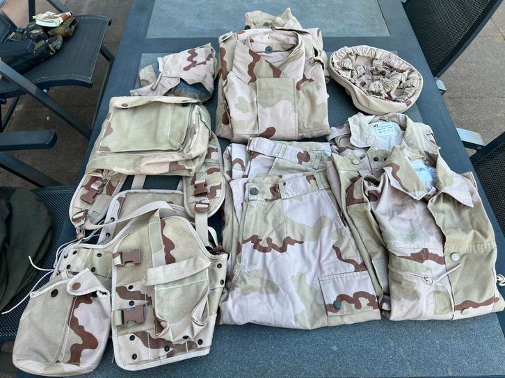 Desert camouflage uniform met uitrusting nederland, Verzamelen, Militaria | Algemeen, Landmacht, Kleding of Schoenen, Nederland