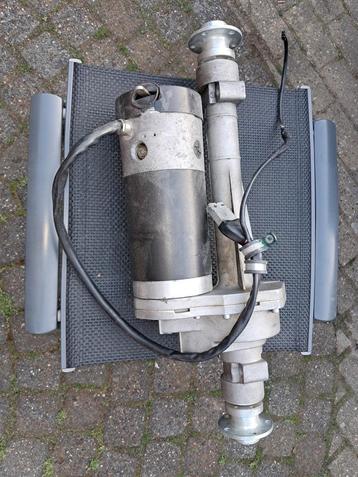 Motor met overbrenging (differentieel) solo 3 of 4 beschikbaar voor biedingen