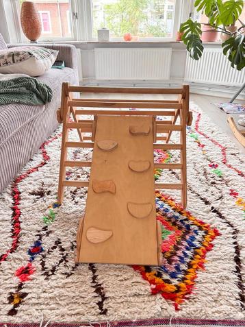 Klimrek met glijbaan en klimplank beschikbaar voor biedingen