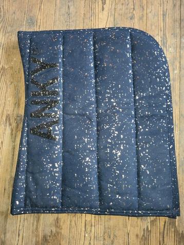 Anky dekje donkerblauw / goude details full dressuur beschikbaar voor biedingen