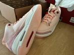 Jordan 3 retro valentine’s day treat yourself maat 43, Ophalen, Nieuw, Sneakers of Gympen