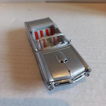 Pontiac  GTO.  Cabrolet.  zilvergrijs.