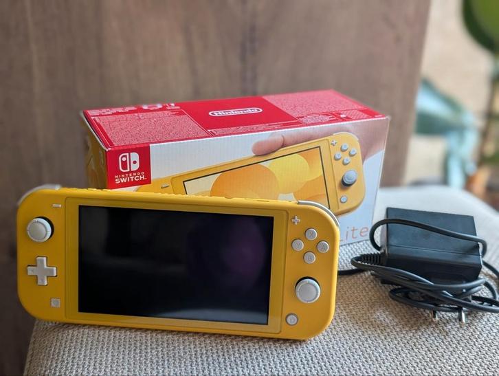 Nintendo Switch Lite Geel, Spelcomputers en Games, Spelcomputers | Nintendo Switch Lite, Zo goed als nieuw, Ophalen